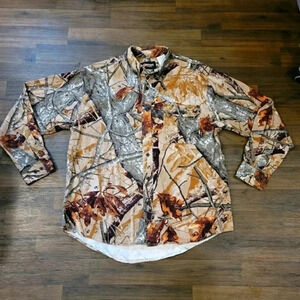 Utfitters Ridge Hunters Camo Pocketed Tee Shirt Me